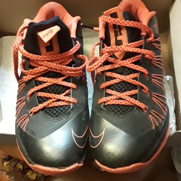 Nikes - Picture 2 of 7